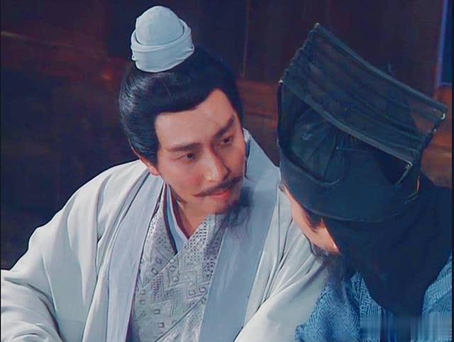 唐国强说,我喜欢吃奶油,你就弄一个奶油蛋糕吧!