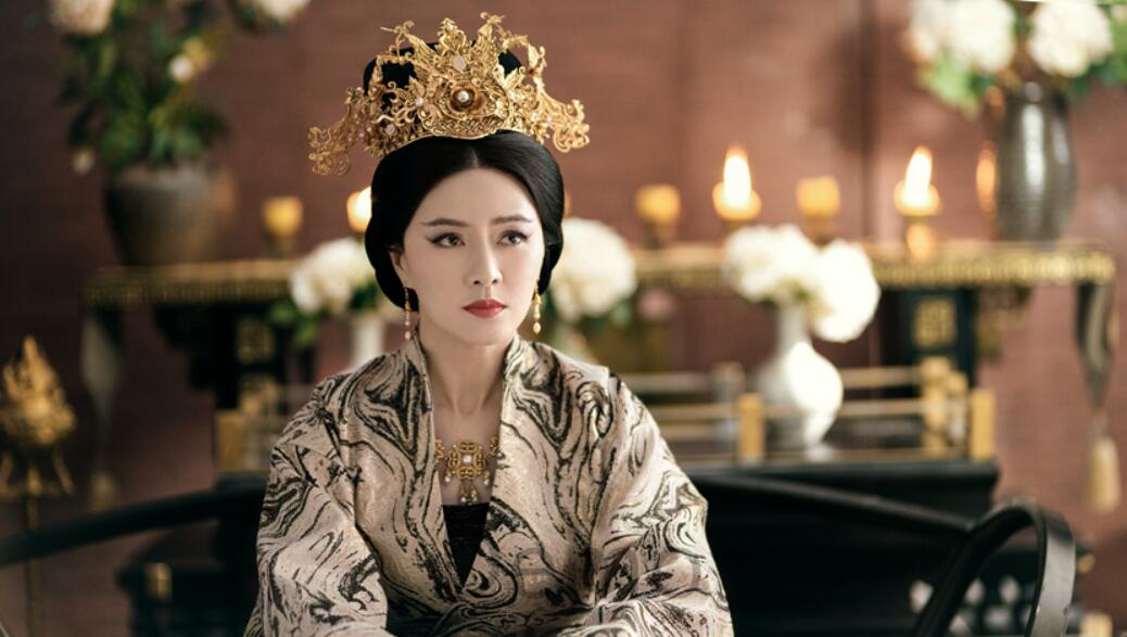 白发开播即霸屏太后田海蓉霸气行走