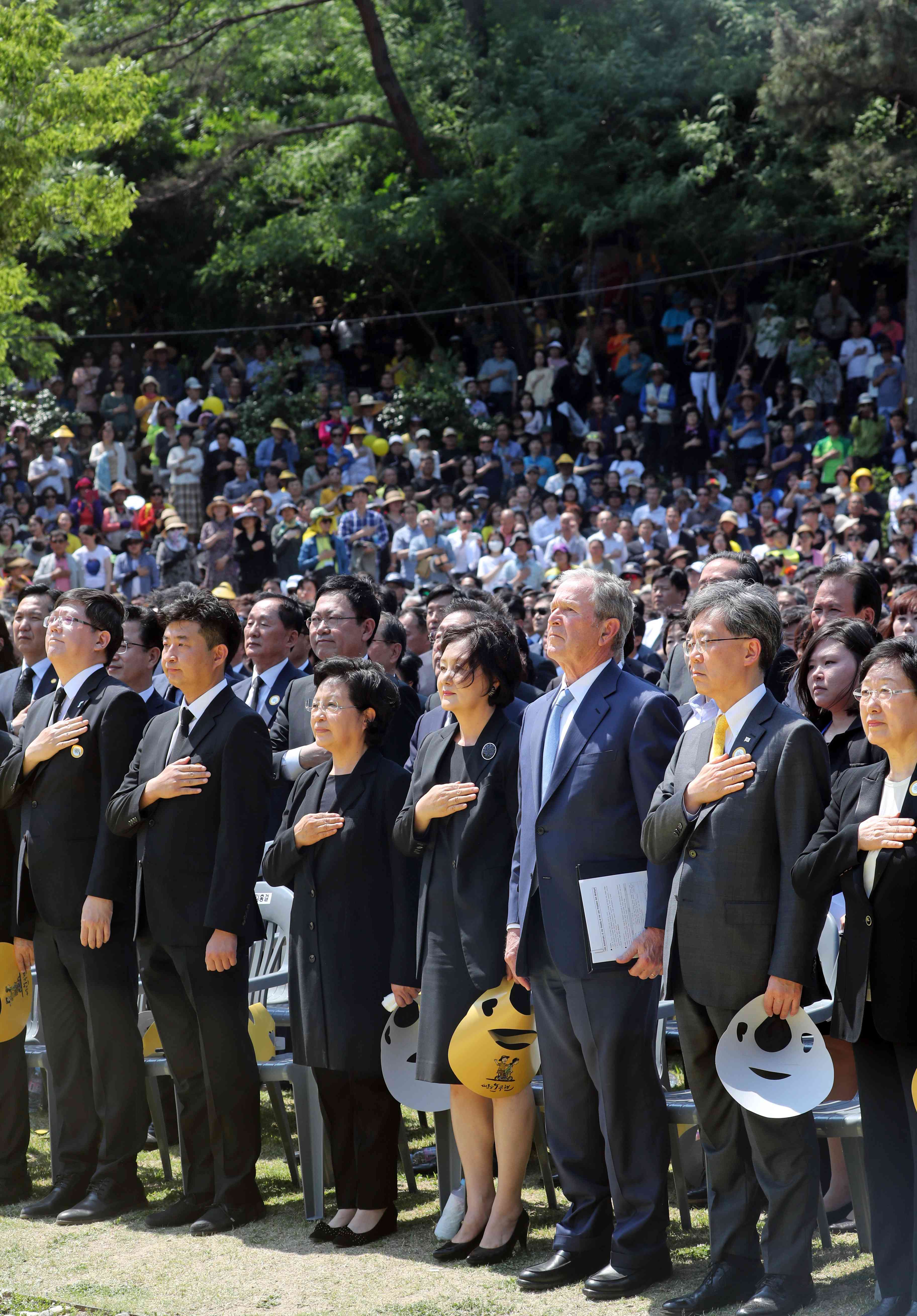 韩国举行卢武铉逝世十周年追悼仪式 美前总统小布什出席