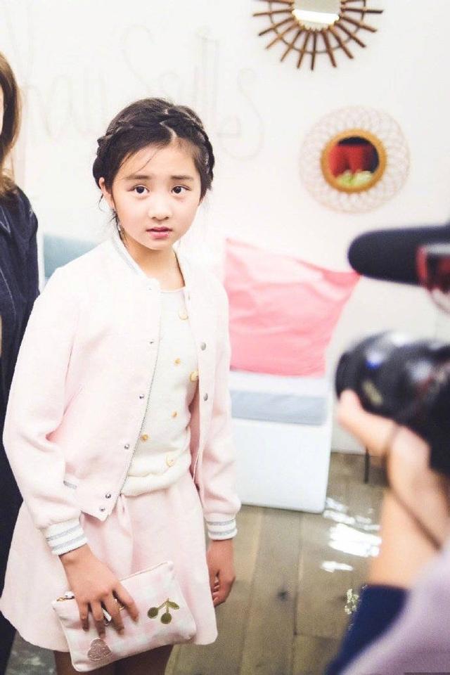 谈黄多多早恋还太早黄磊的教育观值得肯定但她还是13岁的孩子