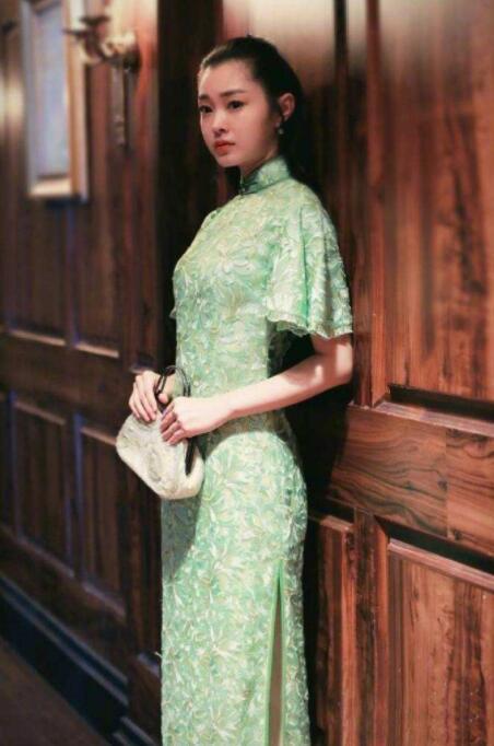 宋轶，89年出生，其实也只比刘亦菲小2岁而已，但是她的脸看起来就特别的少女。