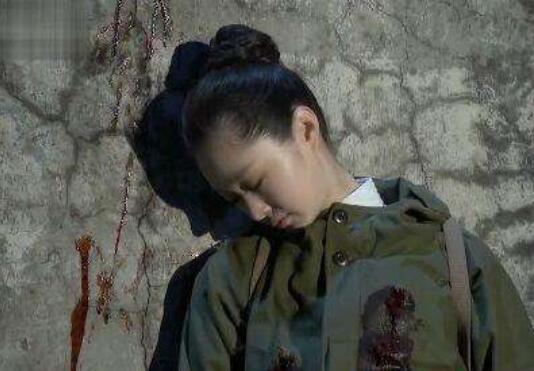 在剧中她跟胡歌那段未了的情缘也让她圈粉不少。