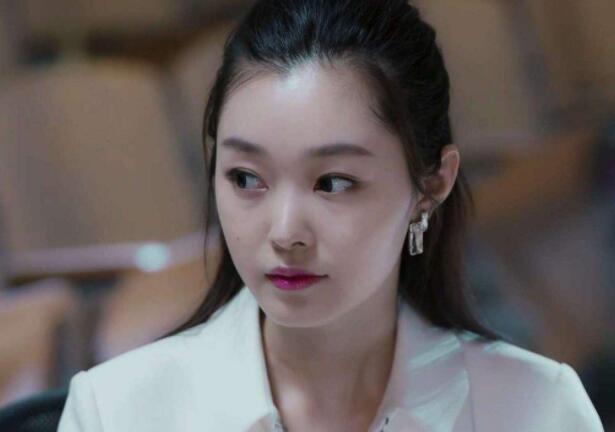 宋轶去年还参加了我就是演员的路子，对决金世佳，不过输了。