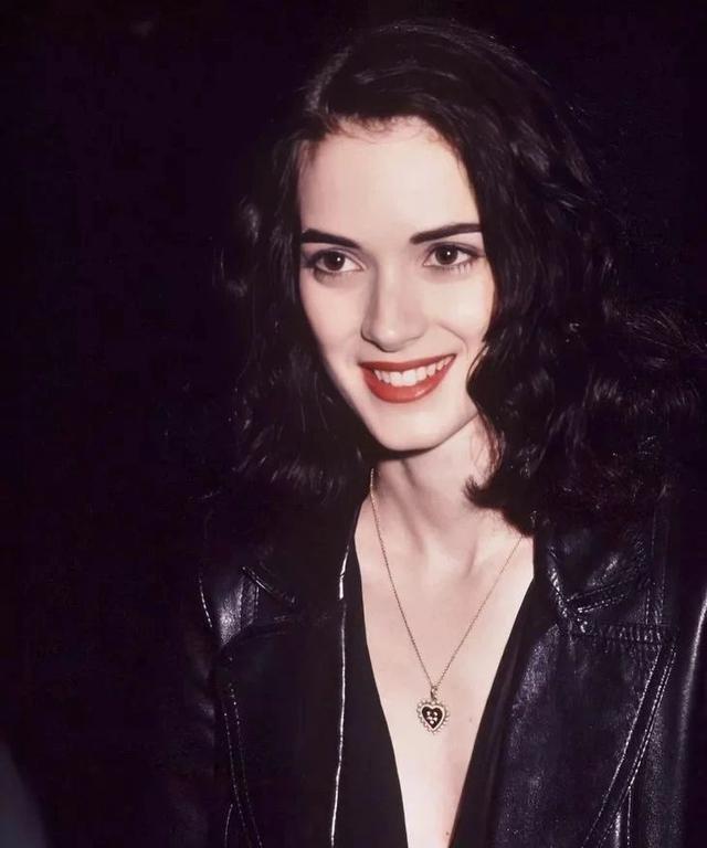 （被AI修复的薇诺娜·瑞德经典的神颜）