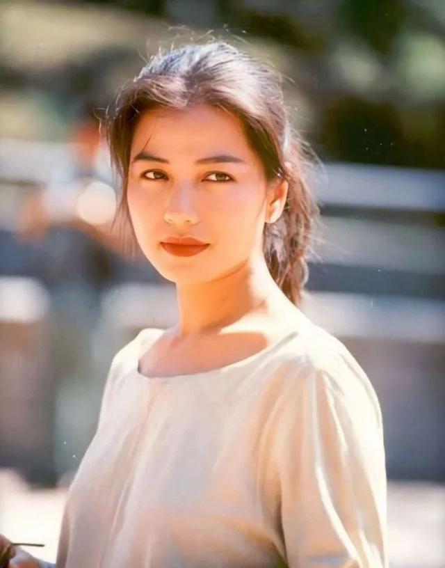 （红姑钟楚红修复后的仪态万千）