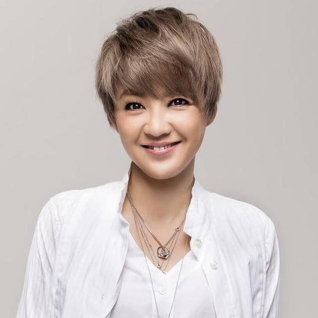 陈慧娴也有过其他的恋情,但最后都以分手告终,现在这位香港天后已经53