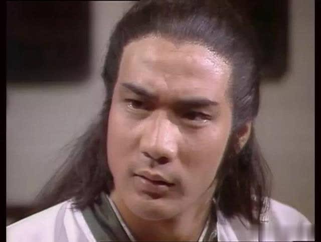 1992年参演周星驰电影《武状元苏乞儿》，徐少强扮演天理教教主赵无极。