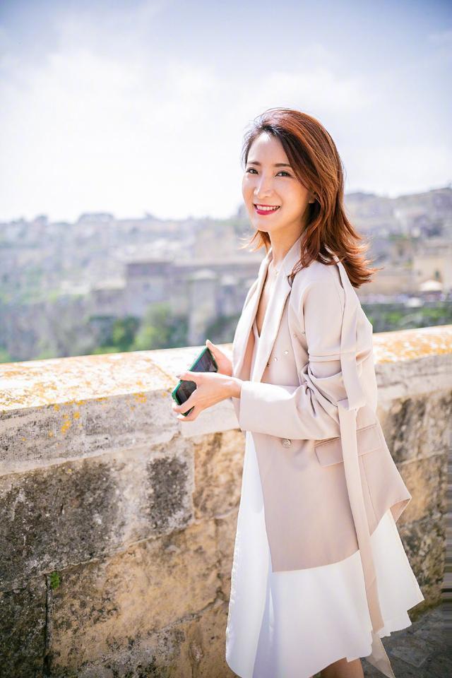 许婧国外学飞行迫降羊群中,告别陈赫她开民宿过上让人羡慕的生活