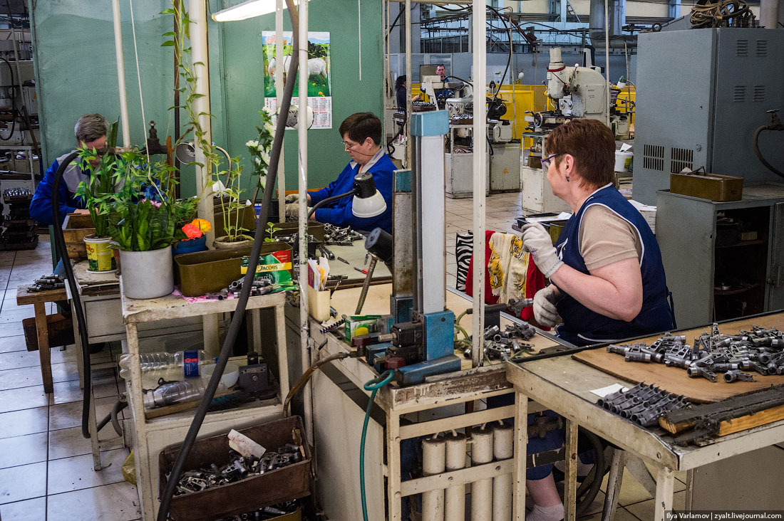 走进卡拉什尼科夫步枪制造厂看步枪怎么被造出来