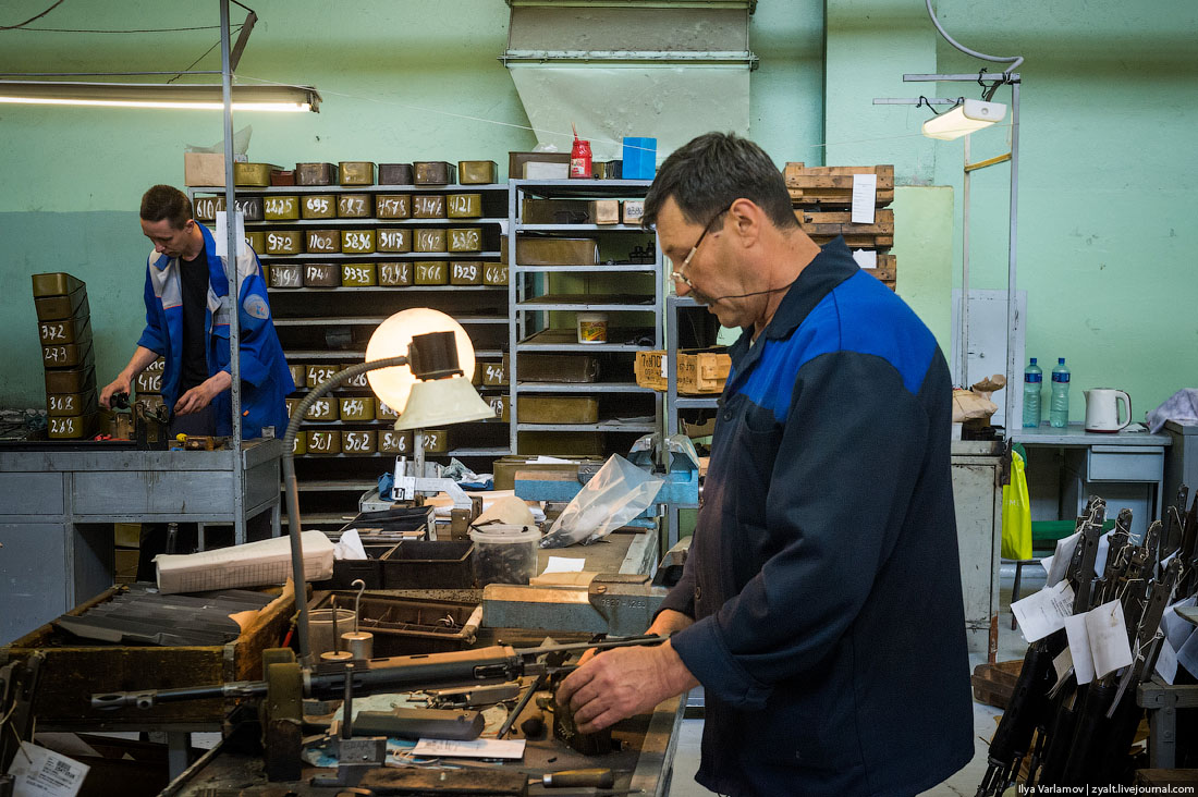 走进卡拉什尼科夫步枪制造厂看步枪怎么被造出来