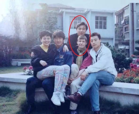 年轻时张晞临也不是很帅,当然也不丑,下面这张是他高考准考证上的照片,看起来比较老成。