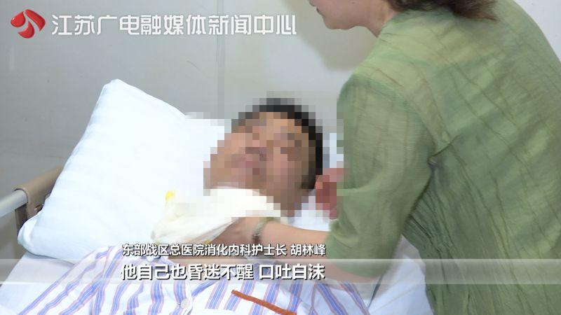 患者生命垂危，抢救必须争分夺秒。值班医生和护士接力，连跑6次血库为患者取血。