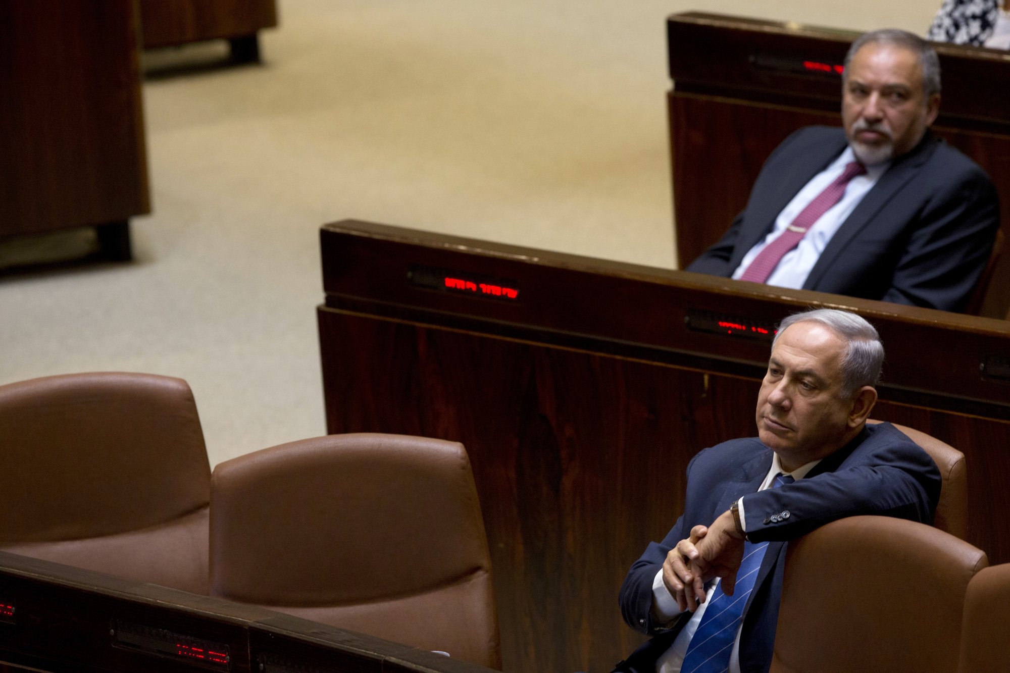 以色列大选启幕，内塔尼亚胡要靠民粹主义连任？__凤凰网