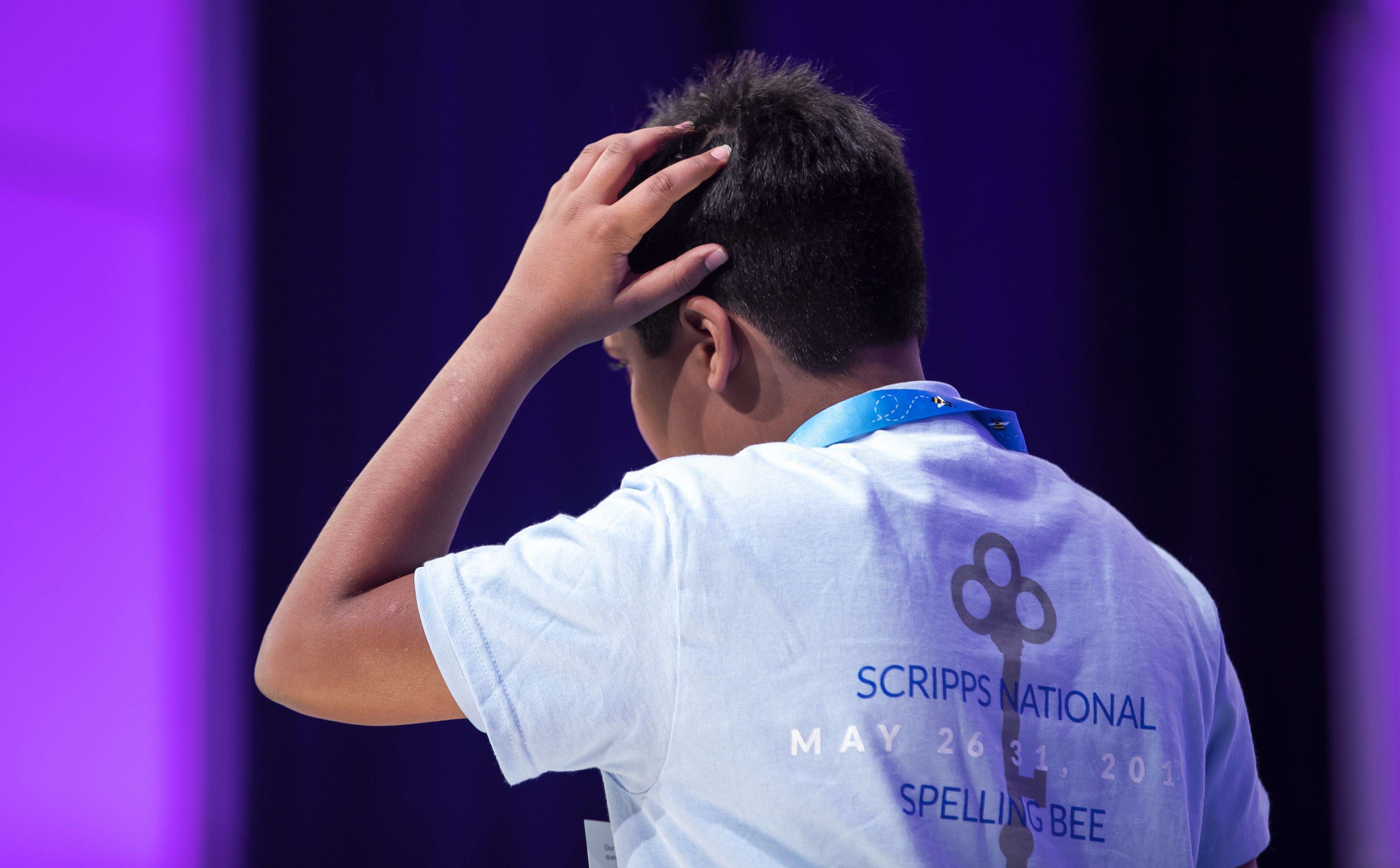 7 2019全美拼字大赛紧张进行中 小选手苦思冥想狂甩表情包