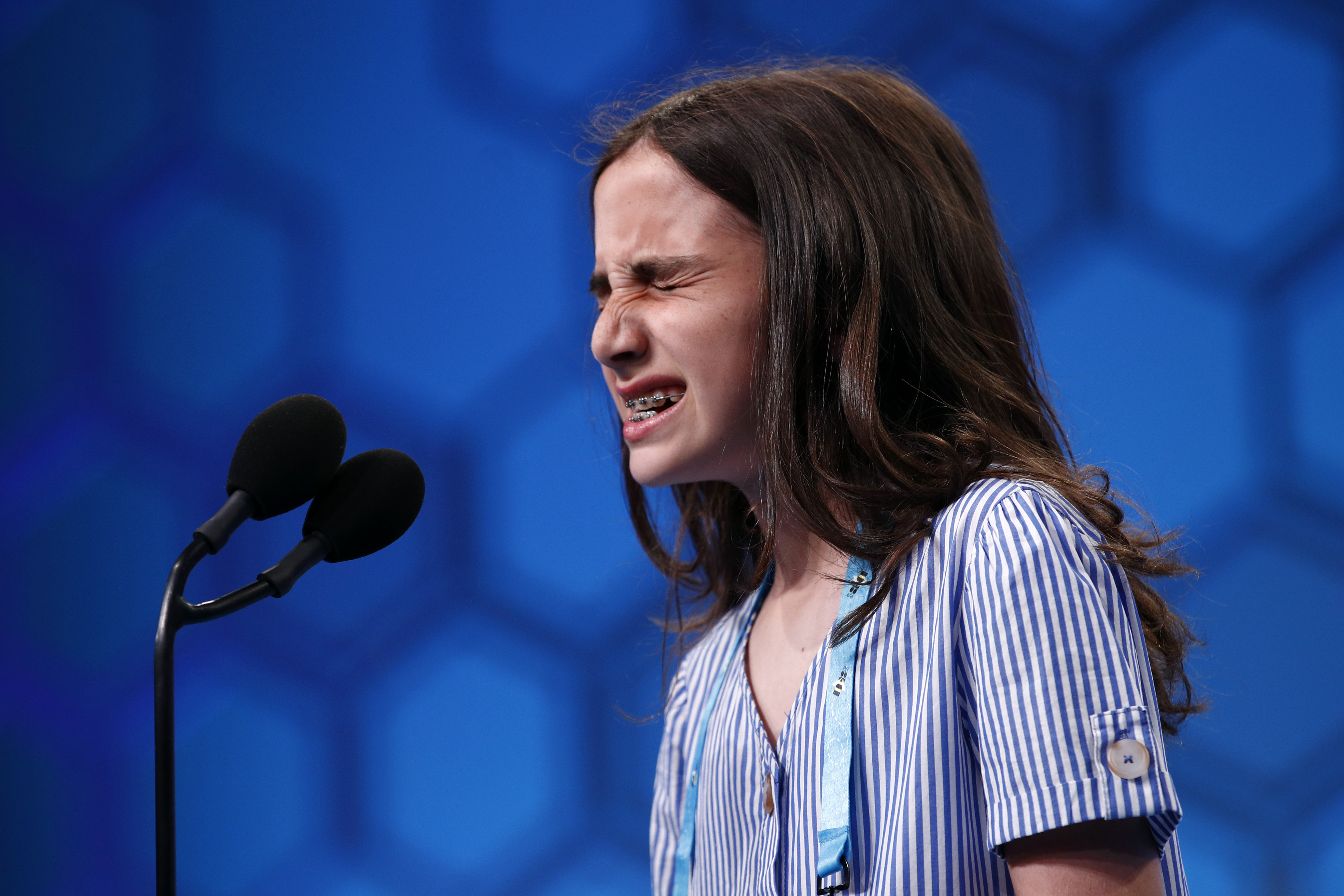 7 2019全美拼字大赛紧张进行中 小选手苦思冥想狂甩表情包