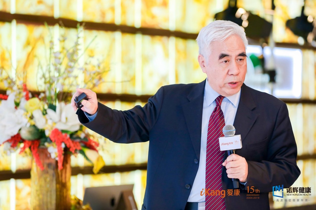 中国癌症基金会理事长赵平教授发表演讲