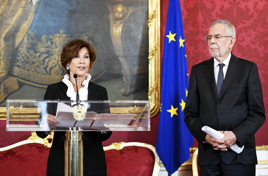 奥地利总统任命临时总理将成该国史上首位女总理