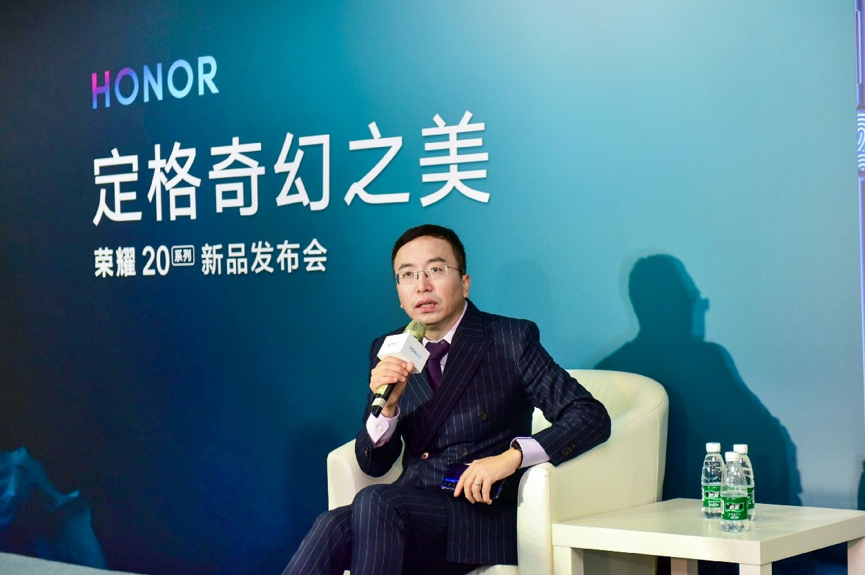 对话荣耀CEO赵明：折叠屏是破局高端的契机，2022年产量将被快速放大_IT互联网
