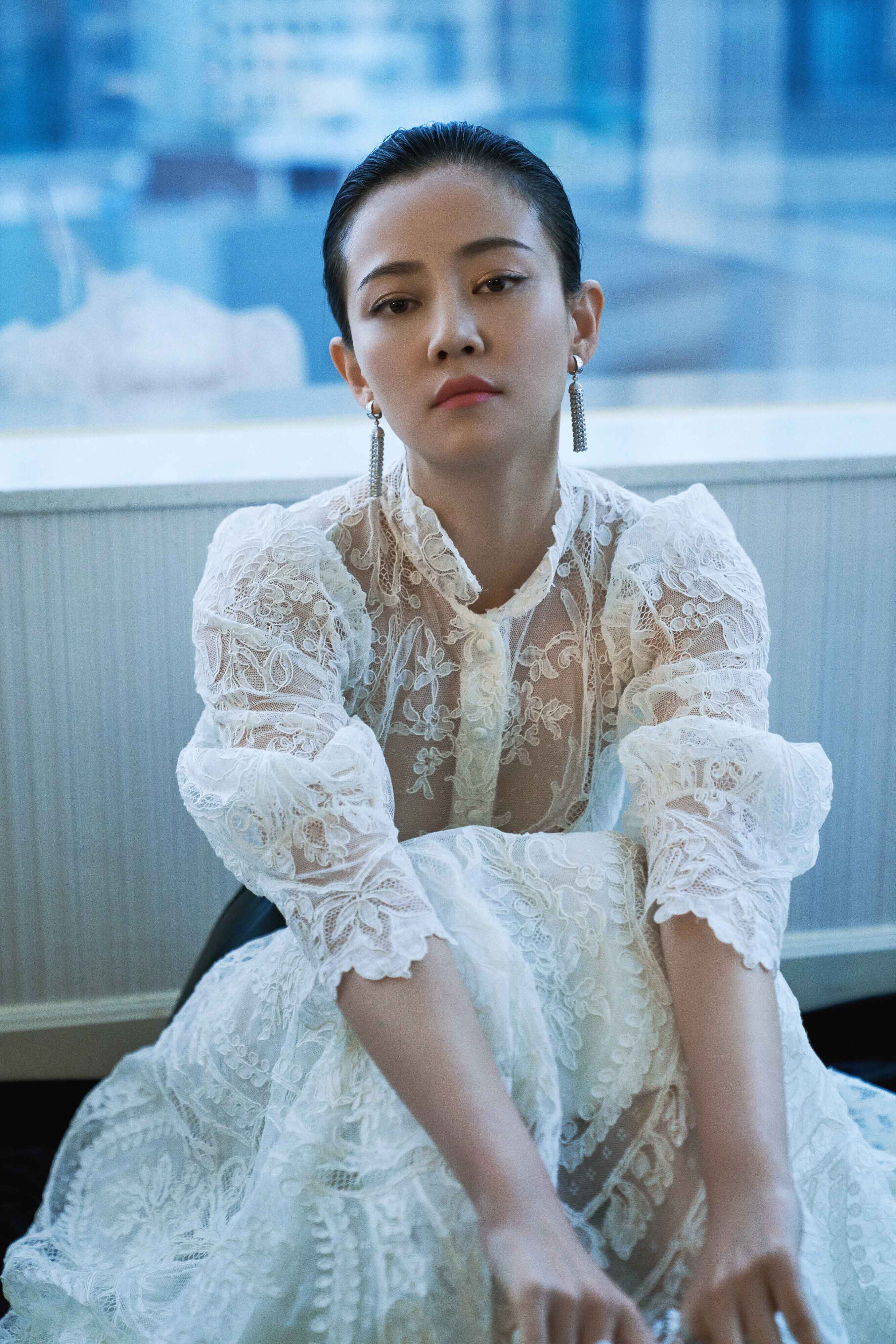 高贵妃谭卓一席白色长裙身材又好人又美