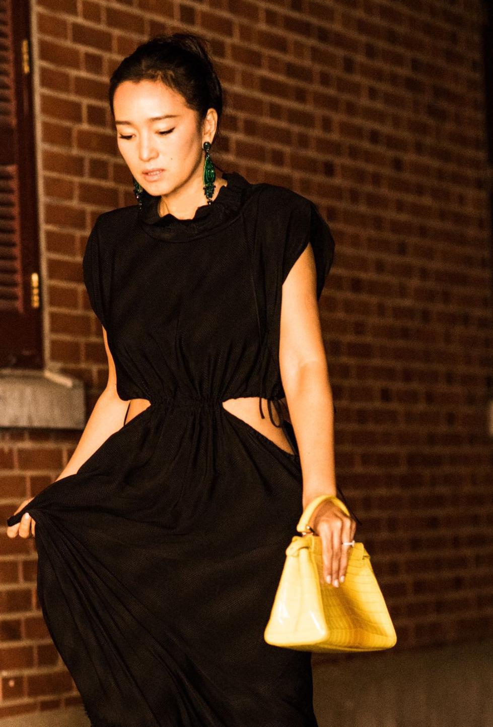 巩俐出席fendi2019秋冬时装秀气质优雅惊艳如常