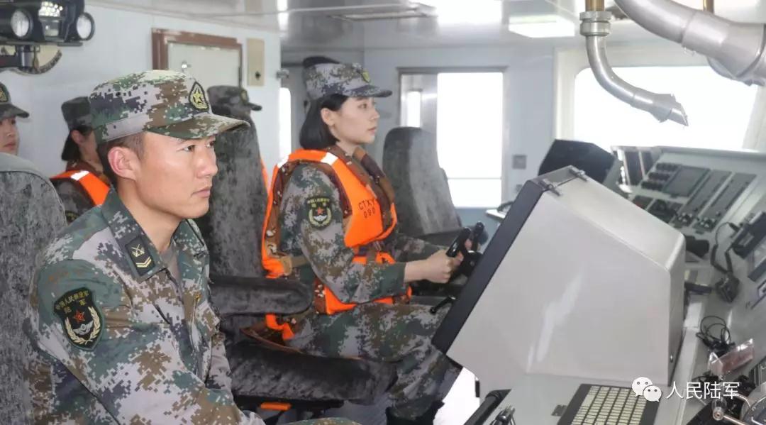 陆军海战队!我军首批船艇女士官学员初上战位