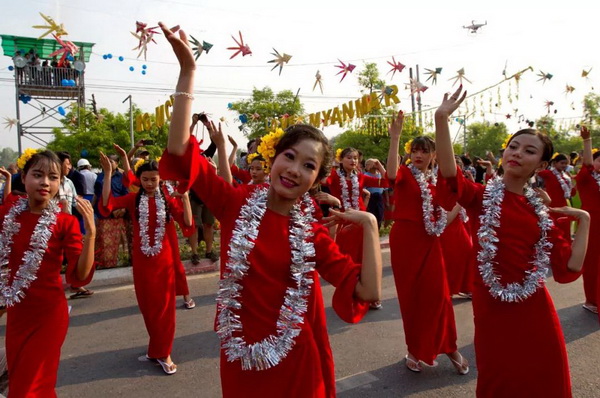 当地时间2018年4月13日，缅甸仰光，一年一度的缅甸泼水节（Thingyan）正式开幕。来源：ICphoto