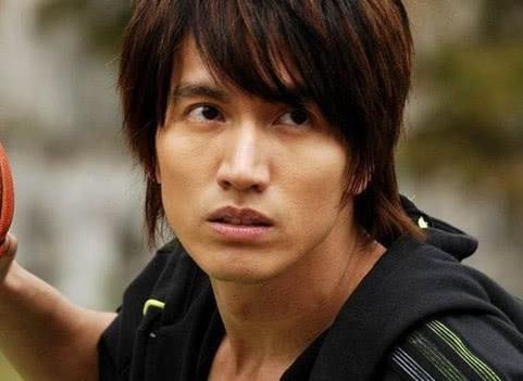 有一种"整容"叫言承旭露额头,撩刘海梳大背头,简直变了个人