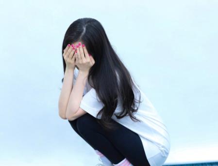 只有杨幂能够拯救死亡芭比粉，当她做好美甲后，粉丝：神仙颜值!