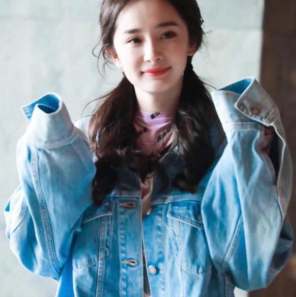 只有杨幂能够拯救死亡芭比粉，当她做好美甲后，粉丝：神仙颜值!