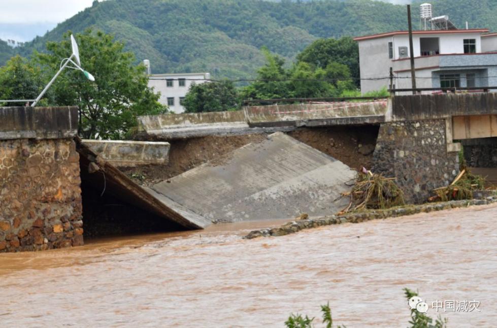 县上坪镇道路损毁洪涝灾害致广东省韶关市南雄市界址镇农田受淹河源