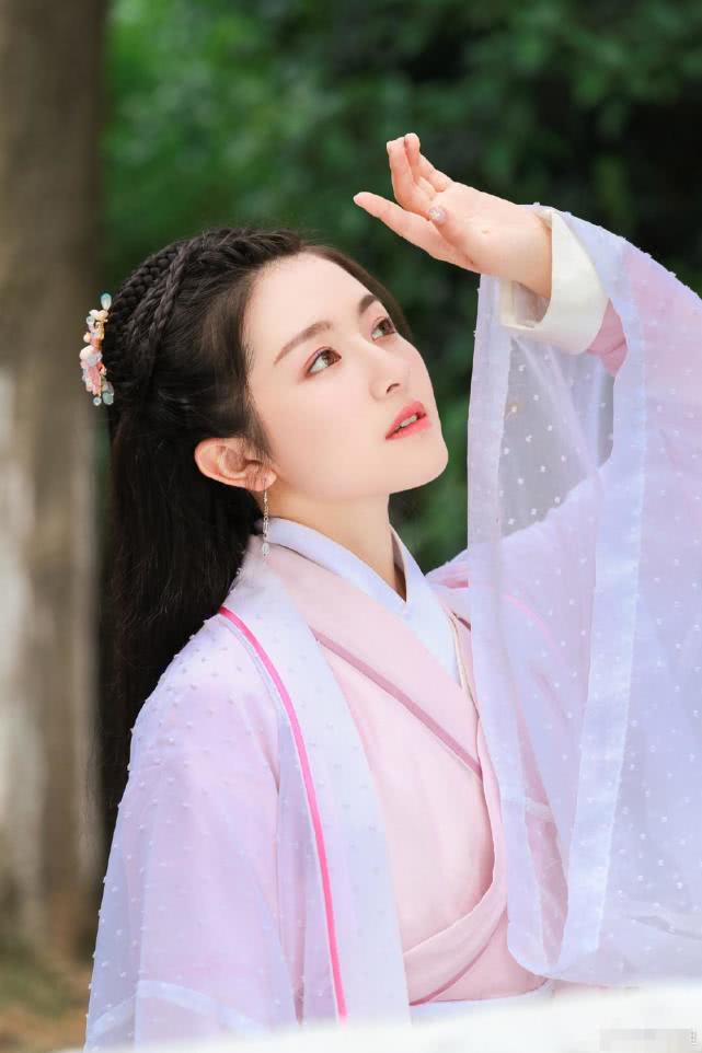 李兰迪古装新扮相秀美绝伦，比陈钰琪的新版赵敏都要美