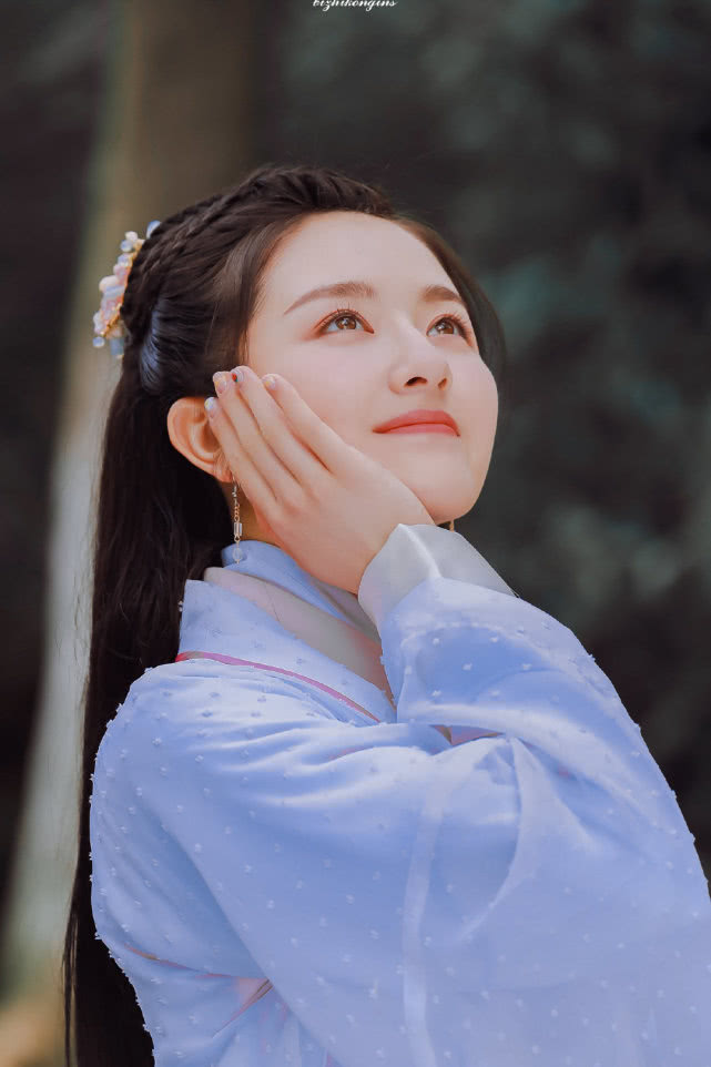 李兰迪古装新扮相秀美绝伦，比陈钰琪的新版赵敏都要美