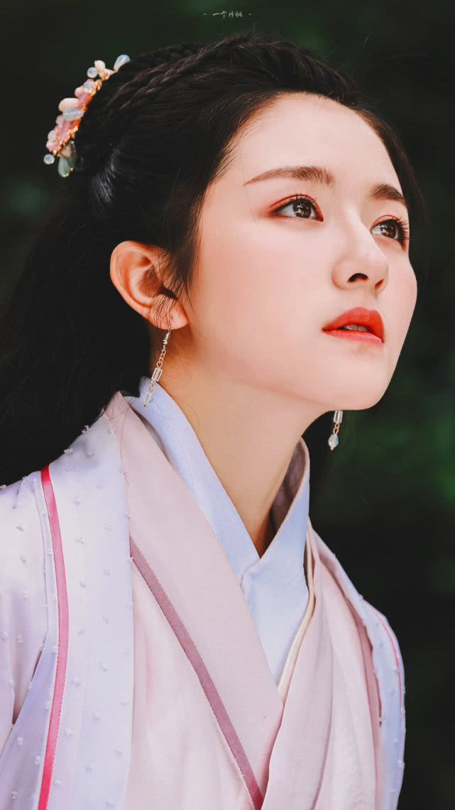 李兰迪古装新扮相秀美绝伦，比陈钰琪的新版赵敏都要美