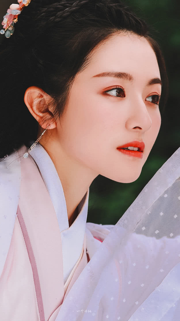 李兰迪古装新扮相秀美绝伦，比陈钰琪的新版赵敏都要美