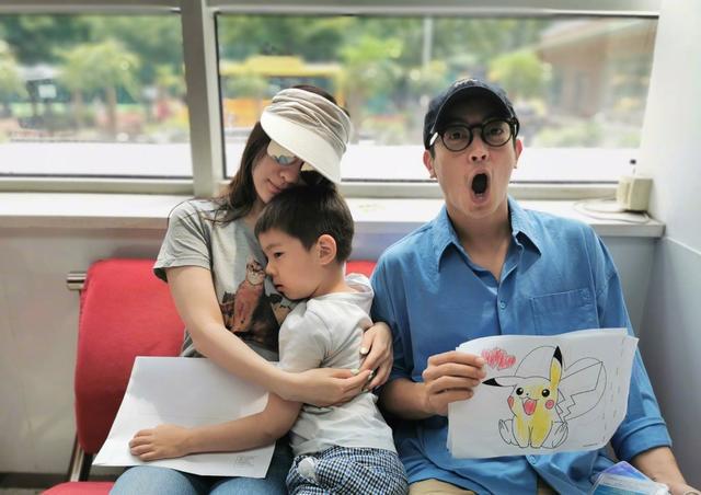 嗯哼又来秀词汇量!上幼儿园最后一天,惆怅地称对未来有点困惑