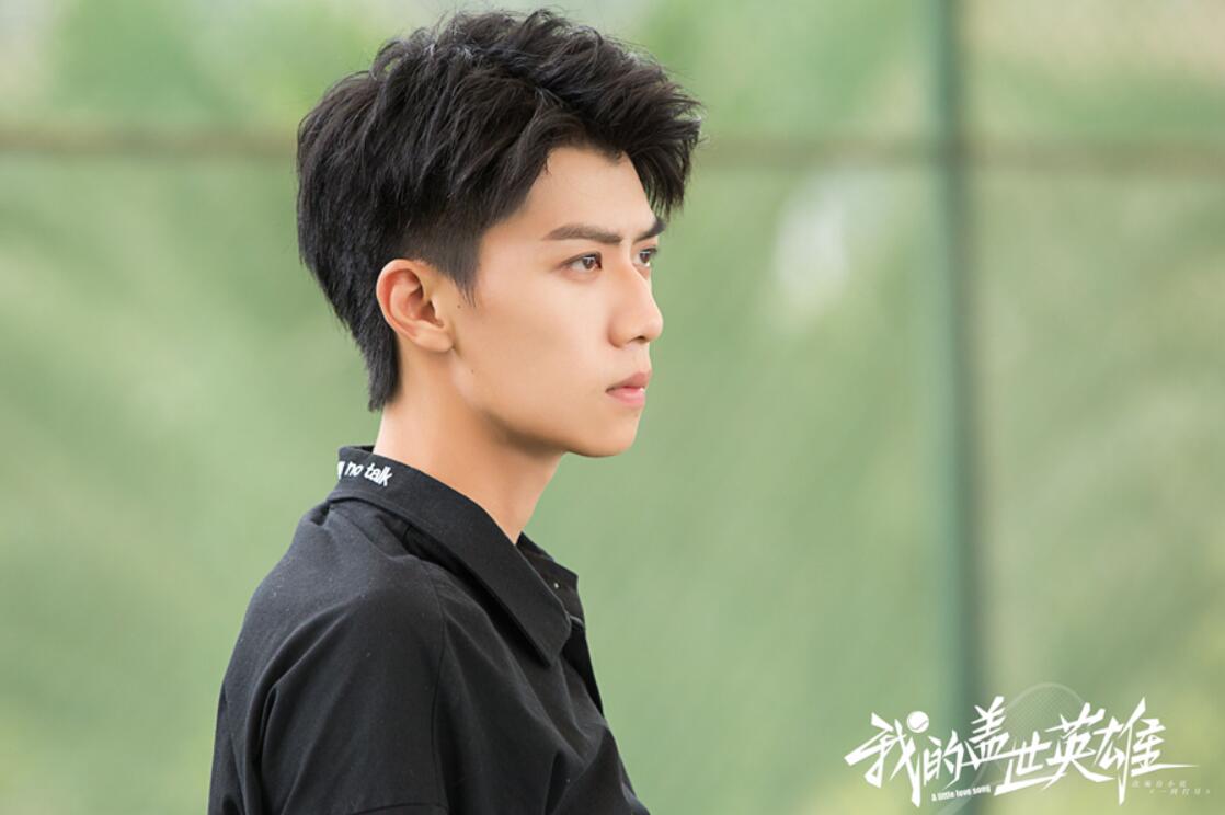 任宥纶我的盖世英雄开播为剧学网球变身达人