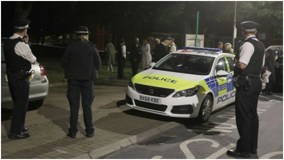 (英国警方在其中一起袭击事件事发现场，图源：BBC)