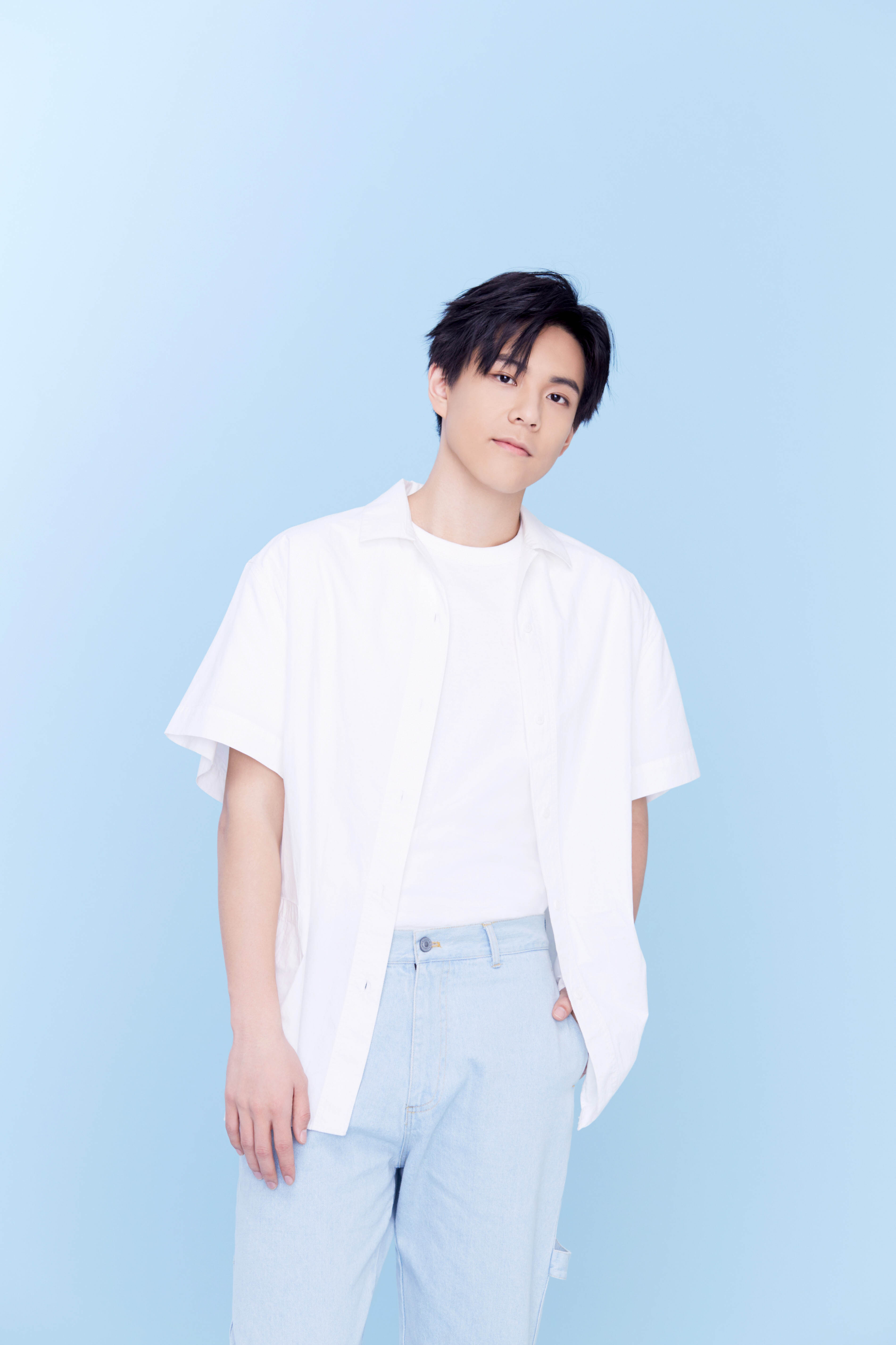 2019年,王熙元签约加盟卓尔文化,与戏骨级演员张嘉译,扈耀之,青年演员