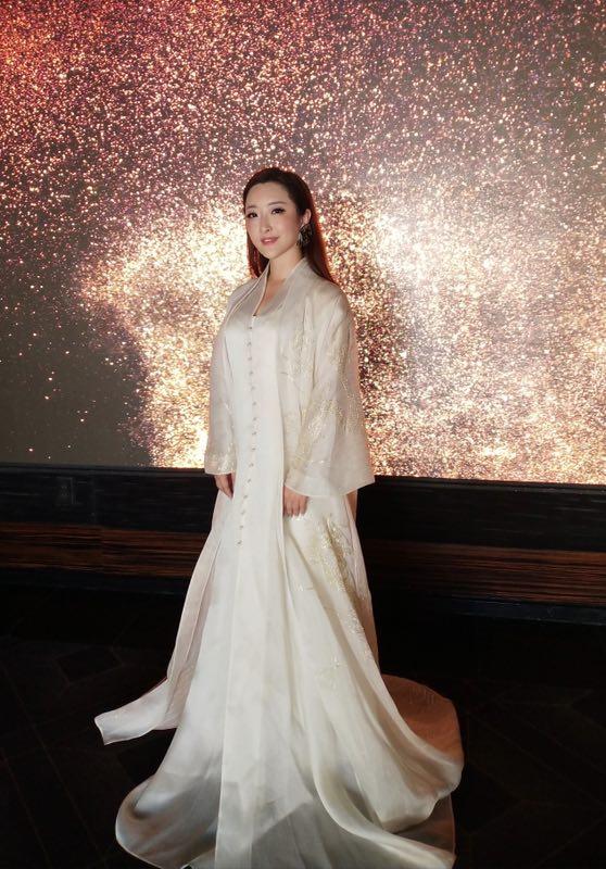 金美儿亮相洛杉矶电影节实力献唱尽展东方风采