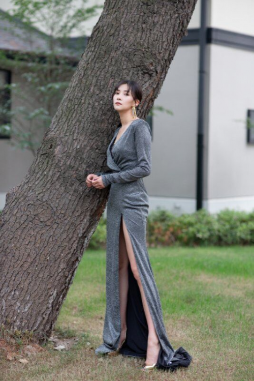 柏安在片中饰演的佳慧与众人是否能够在这样一场灾难中绝处逢生,敬