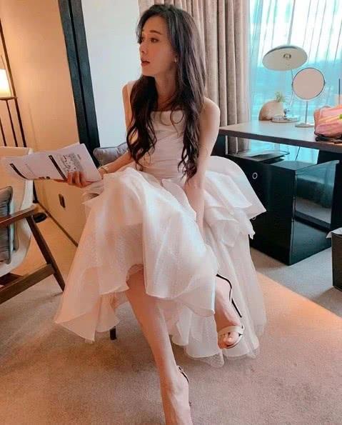 6月20日，林志玲婚后首次公开现身，与英国皇室一起看赛马，初次展现人妻魅力。