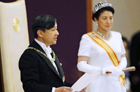 日本德仁天皇和雅子皇后5月1日在“即位后朝见之仪”上(皇居)
