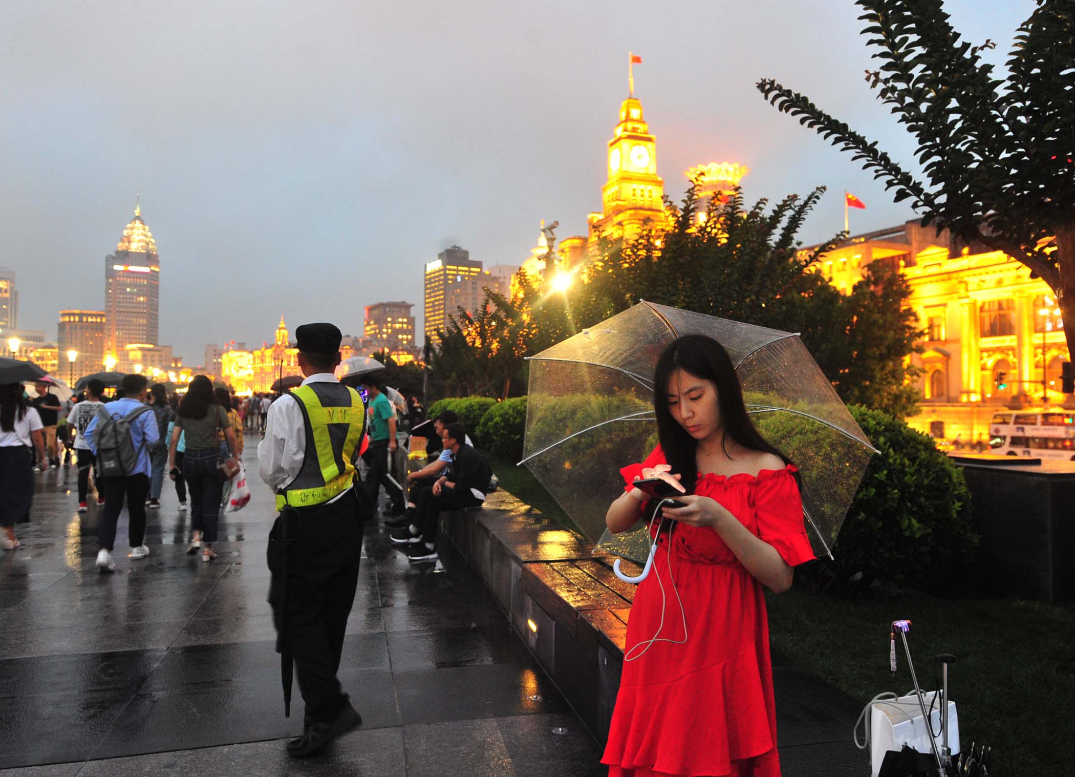 9 上海:梅雨季雨水滴答 魔都夜色更浪漫