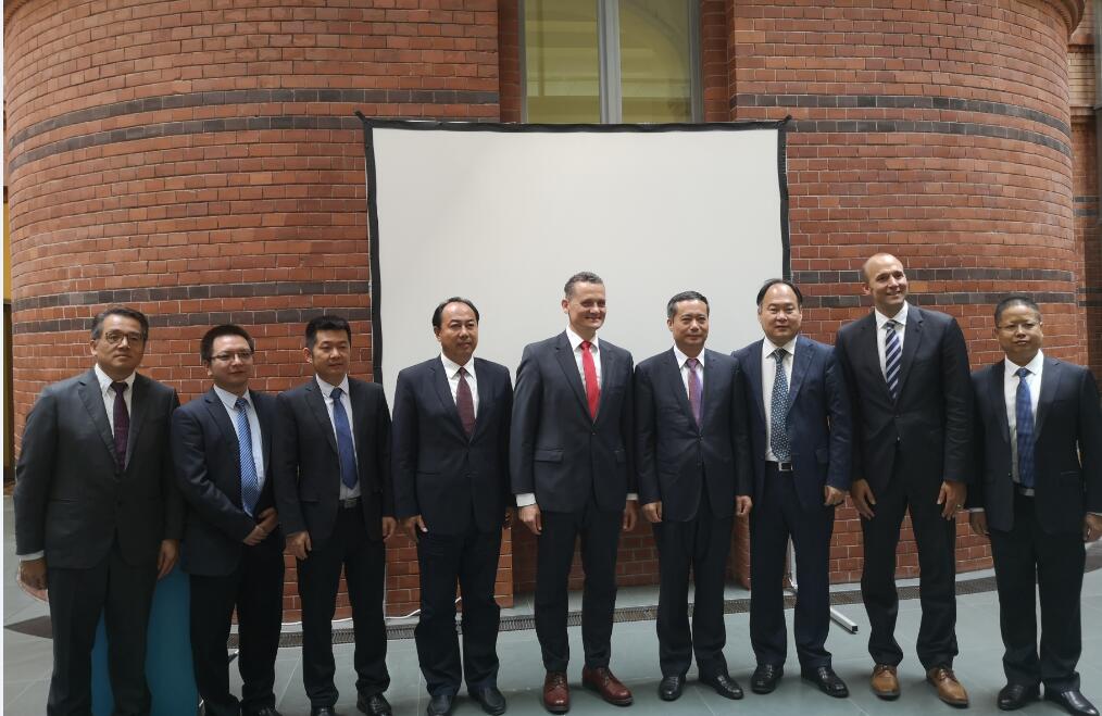 中国驻柏林大使馆科技处尹军公参(右三),凯文 磊德kevin reader德国bm