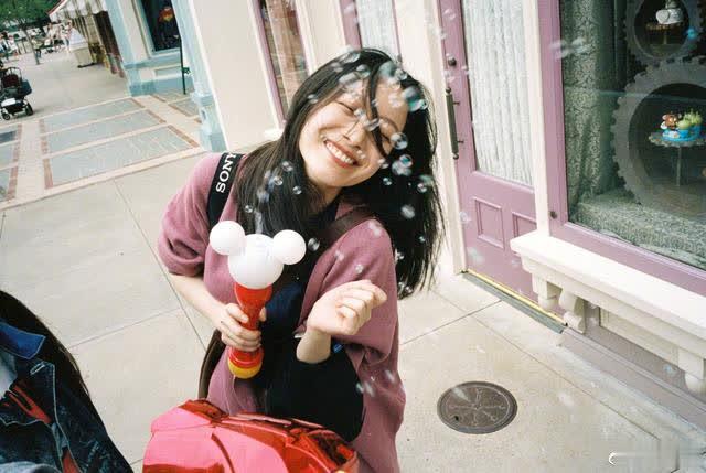 这眼神真的是像耍酷，奈何泡泡机太可爱啊~