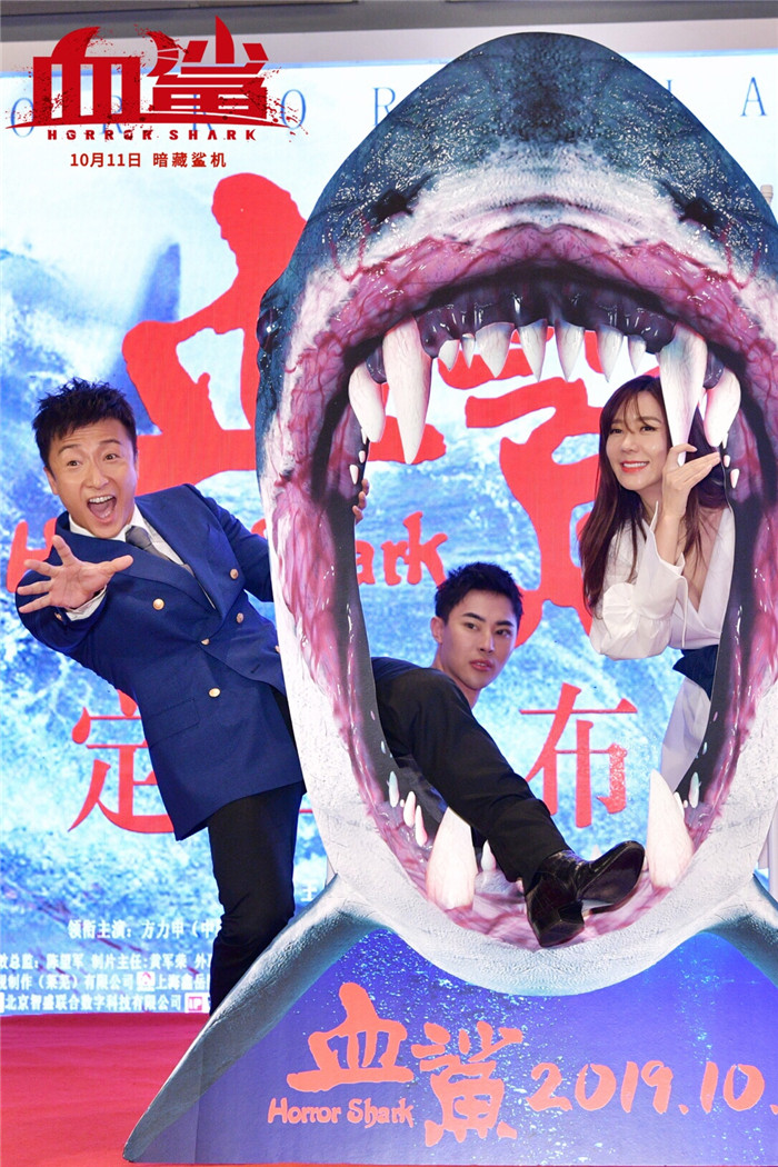 电影《血鲨》挑战国内少见的"鲨鱼"题材,讲述了游泳