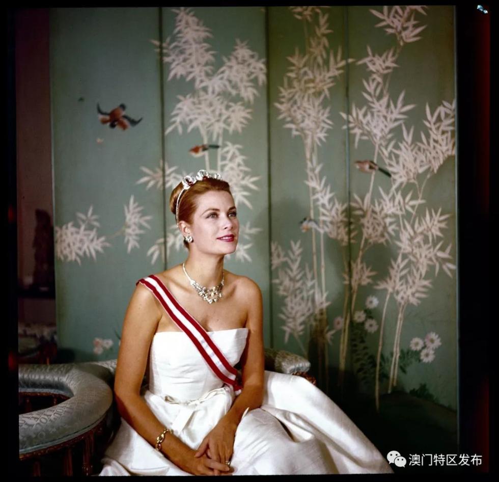 1959年摩纳哥嘉丽丝王妃的官方相片（图片版权©  Georges Lukomski 摩纳哥王宫檔案馆）