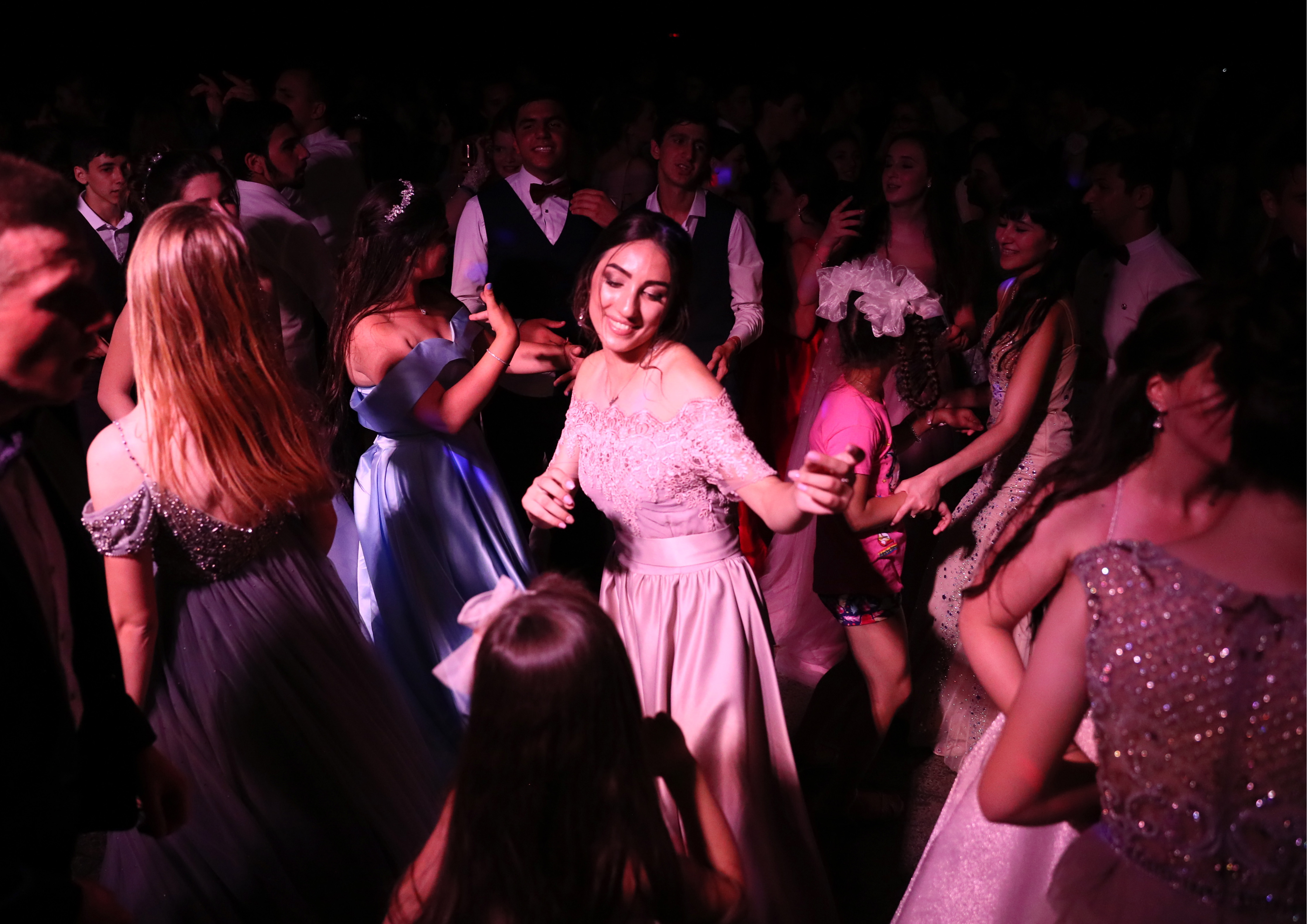 别人家的青春!俄罗斯毕业生盛装舞会 又是一场颜值盛宴