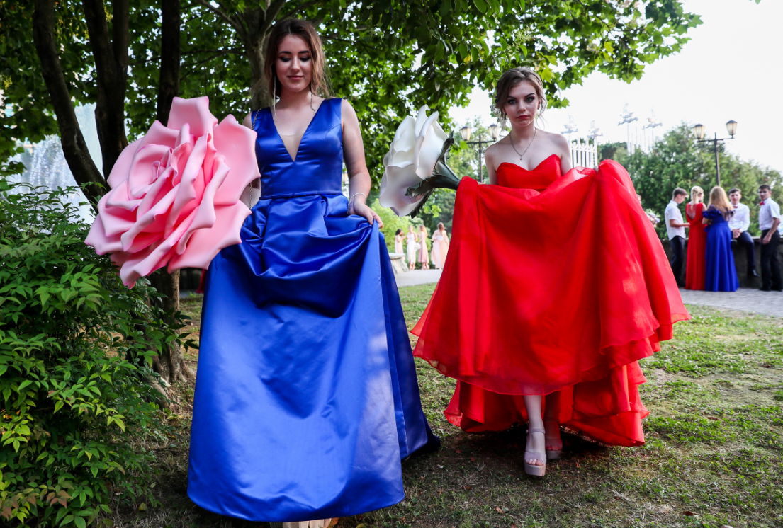 别人家的青春俄罗斯毕业生盛装舞会又是一场颜值盛宴