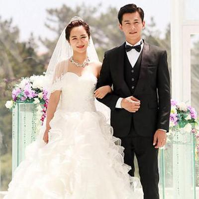 王丽坤虽然已经34岁了,但她还没有打算和林更新结婚的意思,最近有网友